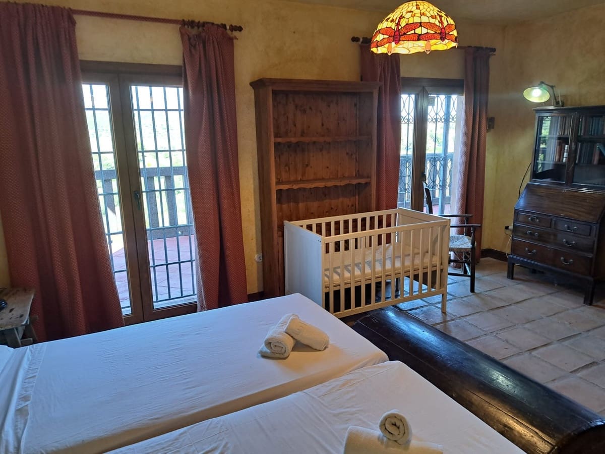 4 sovrum Finca/Hus på landet till salu i Entrerrios - 1 195 000 € (Ref: 9800277)