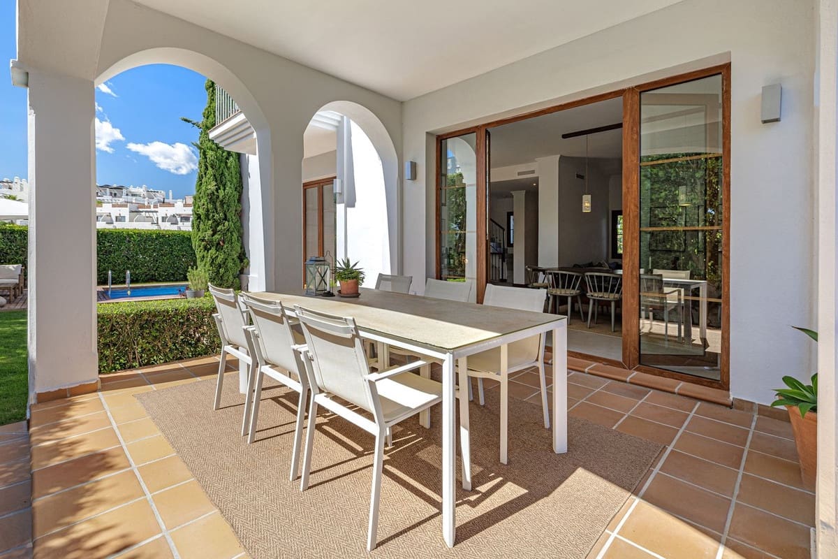 4 Zimmer Villa zu verkaufen in Estepona - 1.690.000 € (Ref: 9800278)