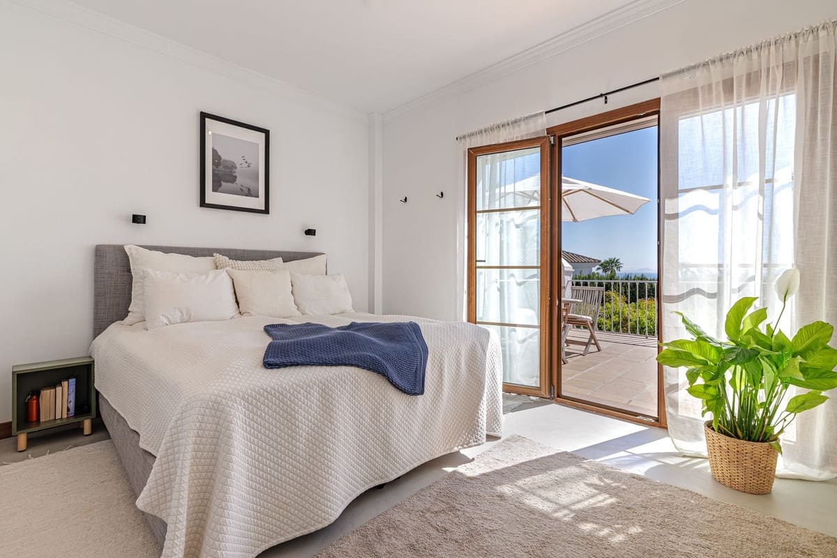 4 Zimmer Villa zu verkaufen in Estepona - 1.690.000 € (Ref: 9800278)