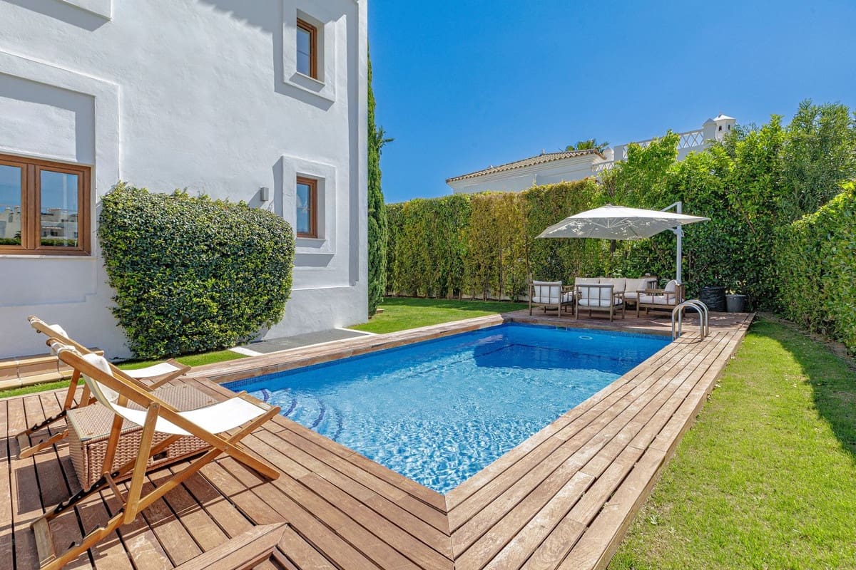 4 Zimmer Villa zu verkaufen in Estepona - 1.690.000 € (Ref: 9800278)