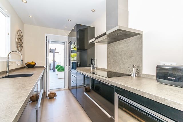 4 soveværelse Penthouse til salg i Elviria, Marbella med garage - € 1.595.000 (Ref: 9800279)