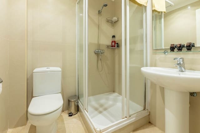 Apartamento de 2 habitaciones en La Cala Hills, Mijas en venta con garaje - 325.000 € (Ref: 9800280)