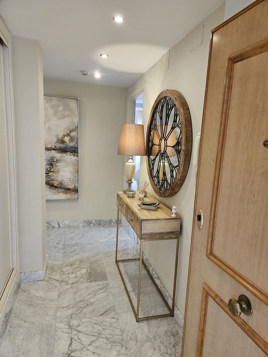 2 bedroom Penthouse for sale in Alhaurin de la Torre with garage - € 799,000 (Ref: 9805564)