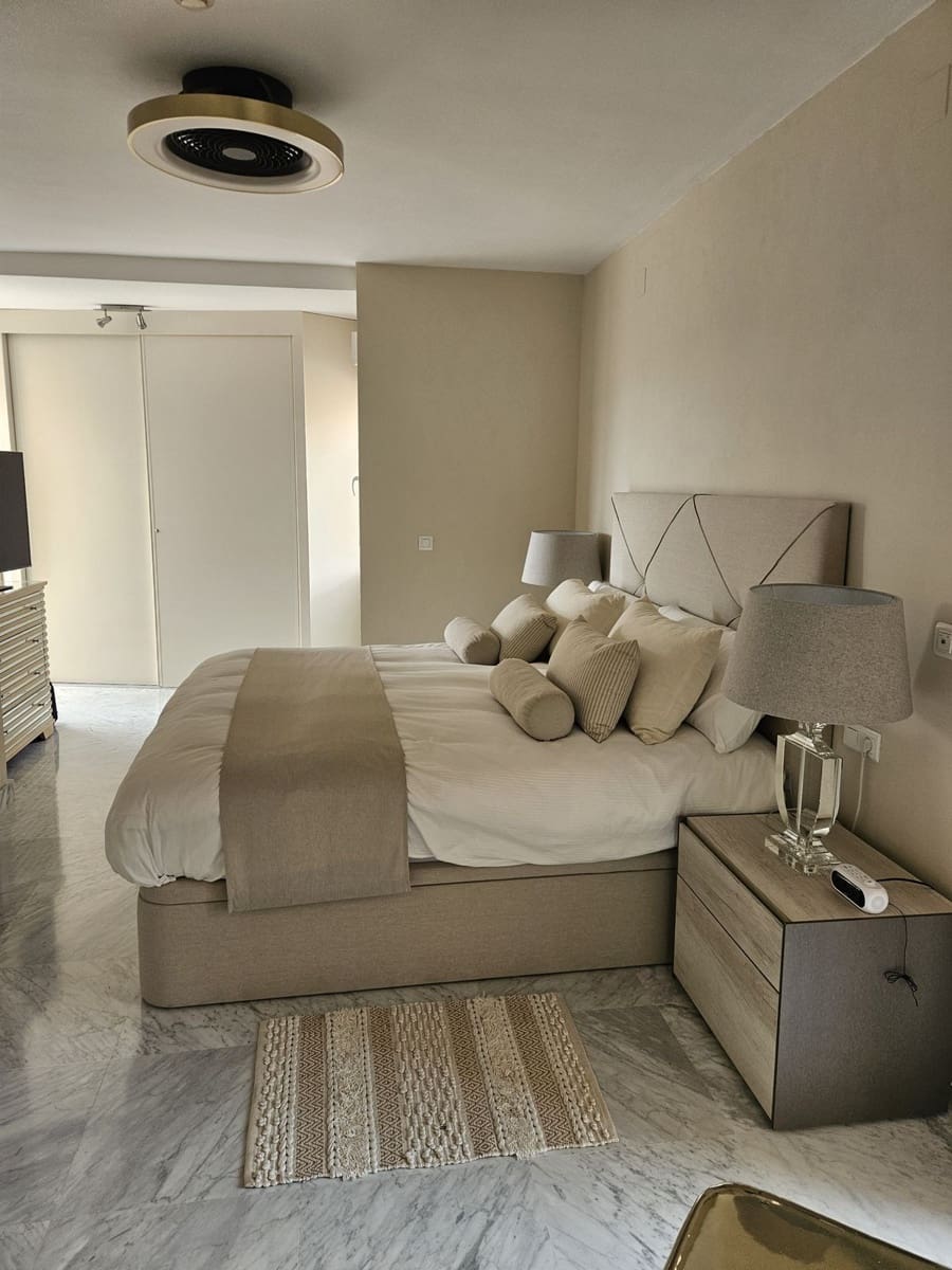 2 bedroom Penthouse for sale in Alhaurin de la Torre with garage - € 799,000 (Ref: 9805564)