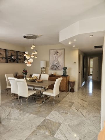 2 bedroom Penthouse for sale in Alhaurín de la Torre with garage - € 799,000 (Ref: 9805564)