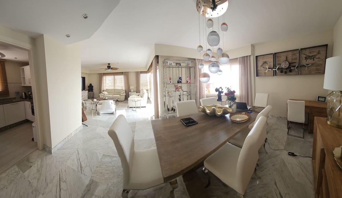 2 bedroom Penthouse for sale in Alhaurin de la Torre with garage - € 799,000 (Ref: 9805564)