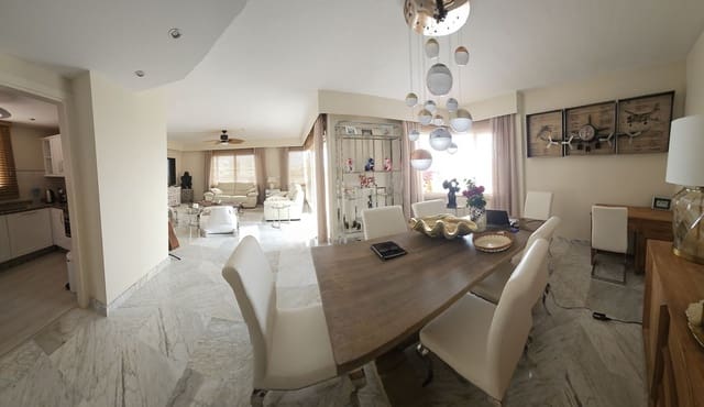 2 bedroom Penthouse for sale in Alhaurín de la Torre with garage - € 799,000 (Ref: 9805564)