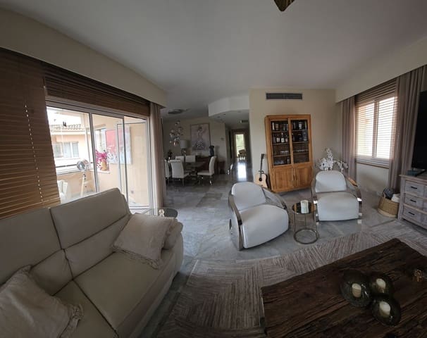 2 bedroom Penthouse for sale in Alhaurín de la Torre with garage - € 799,000 (Ref: 9805564)