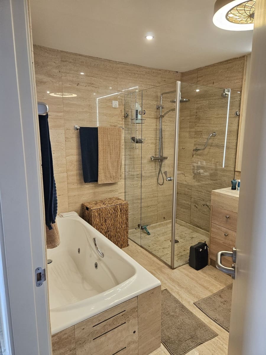 2 bedroom Penthouse for sale in Alhaurin de la Torre with garage - € 799,000 (Ref: 9805564)