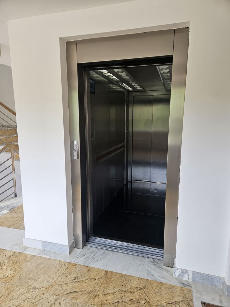 2 bedroom Penthouse for sale in Alhaurin de la Torre with garage - € 799,000 (Ref: 9805564)