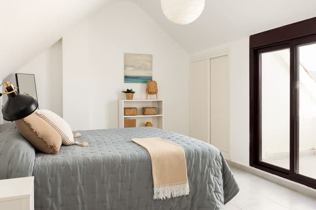 4 sovrum Takvåning till salu i Puerto Banus, Marbella - 1 050 000 € (Ref: 9805568)