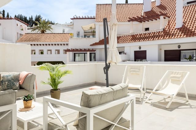 4 sovrum Takvåning till salu i Puerto Banus, Marbella - 1 050 000 € (Ref: 9805568)