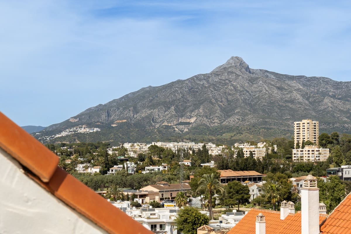 4 sovrum Takvåning till salu i Nueva Andalucia - 1 050 000 € (Ref: 9805568)