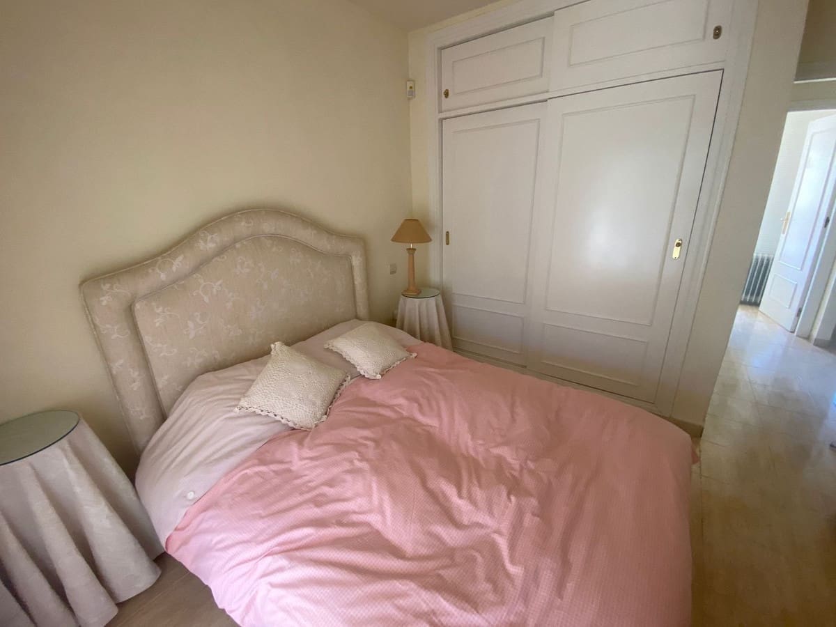 2 bedroom Apartment for sale in Calahonda with garage - € 305,000 (Ref: 9807437)