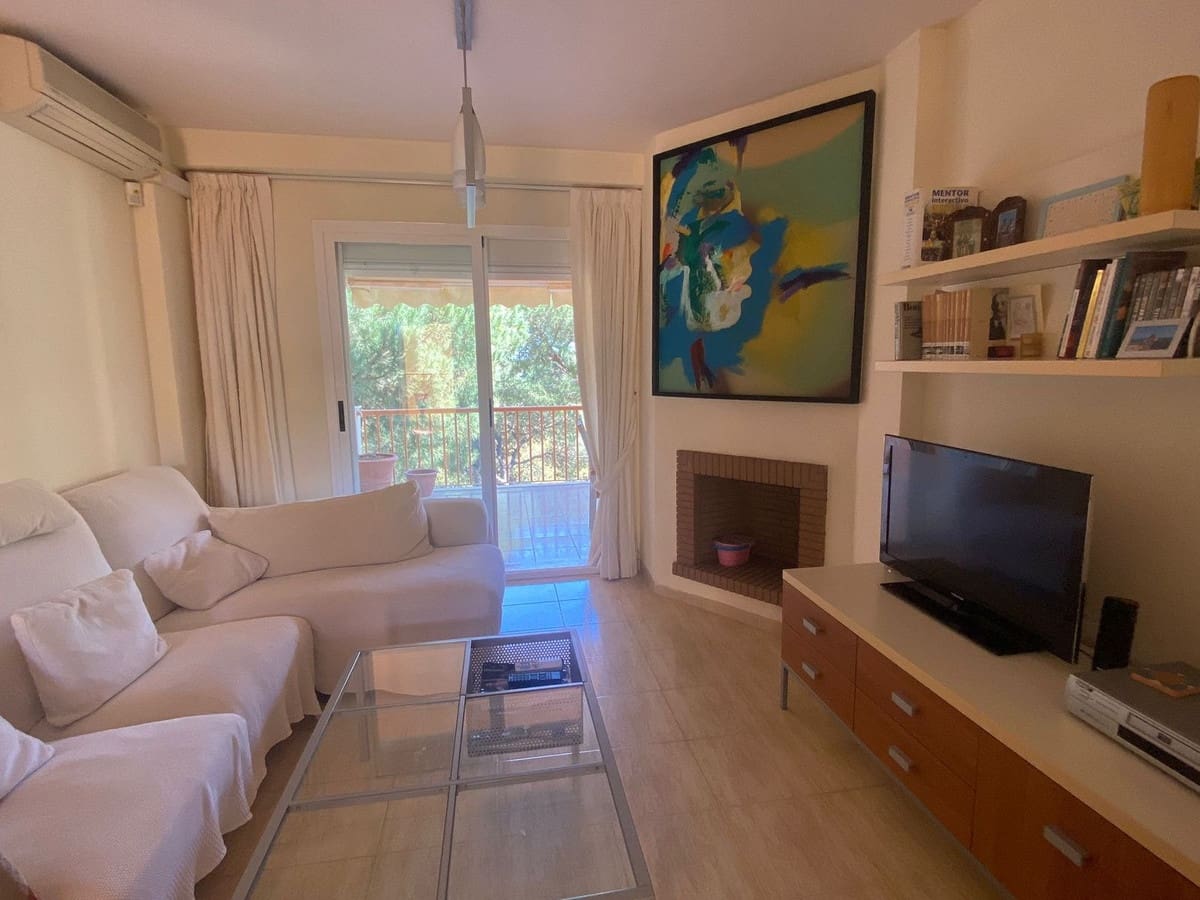 2 bedroom Apartment for sale in Calahonda with garage - € 305,000 (Ref: 9807437)