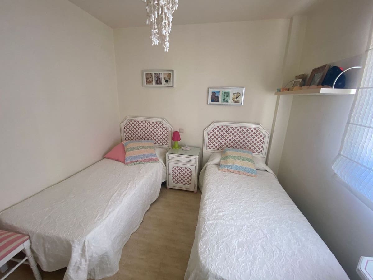 2 bedroom Apartment for sale in Calahonda with garage - € 305,000 (Ref: 9807437)