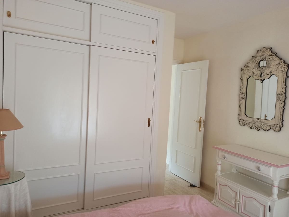 2 bedroom Apartment for sale in Calahonda with garage - € 305,000 (Ref: 9807437)