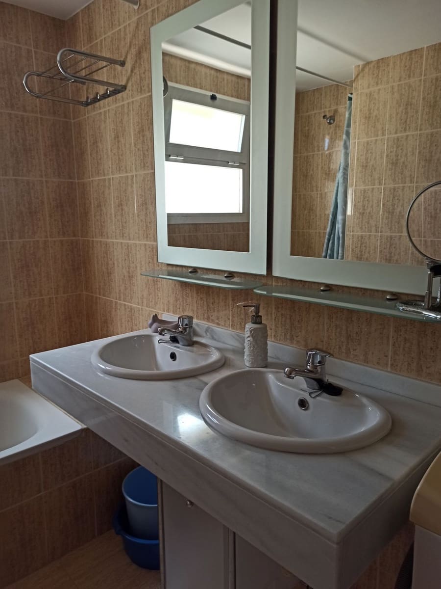 2 bedroom Apartment for sale in Calahonda with garage - € 305,000 (Ref: 9807437)