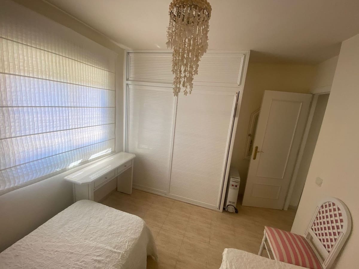 2 bedroom Apartment for sale in Calahonda with garage - € 305,000 (Ref: 9807437)