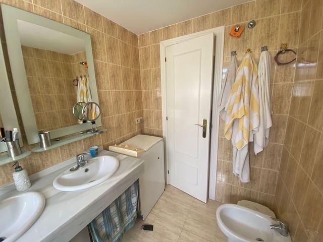 2 bedroom Apartment for sale in Calahonda, Mijas with garage - € 305,000 (Ref: 9807437)