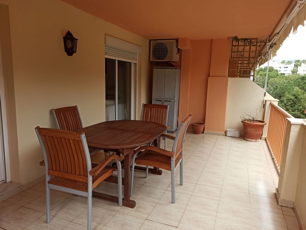 2 bedroom Apartment for sale in Calahonda with garage - € 305,000 (Ref: 9807437)