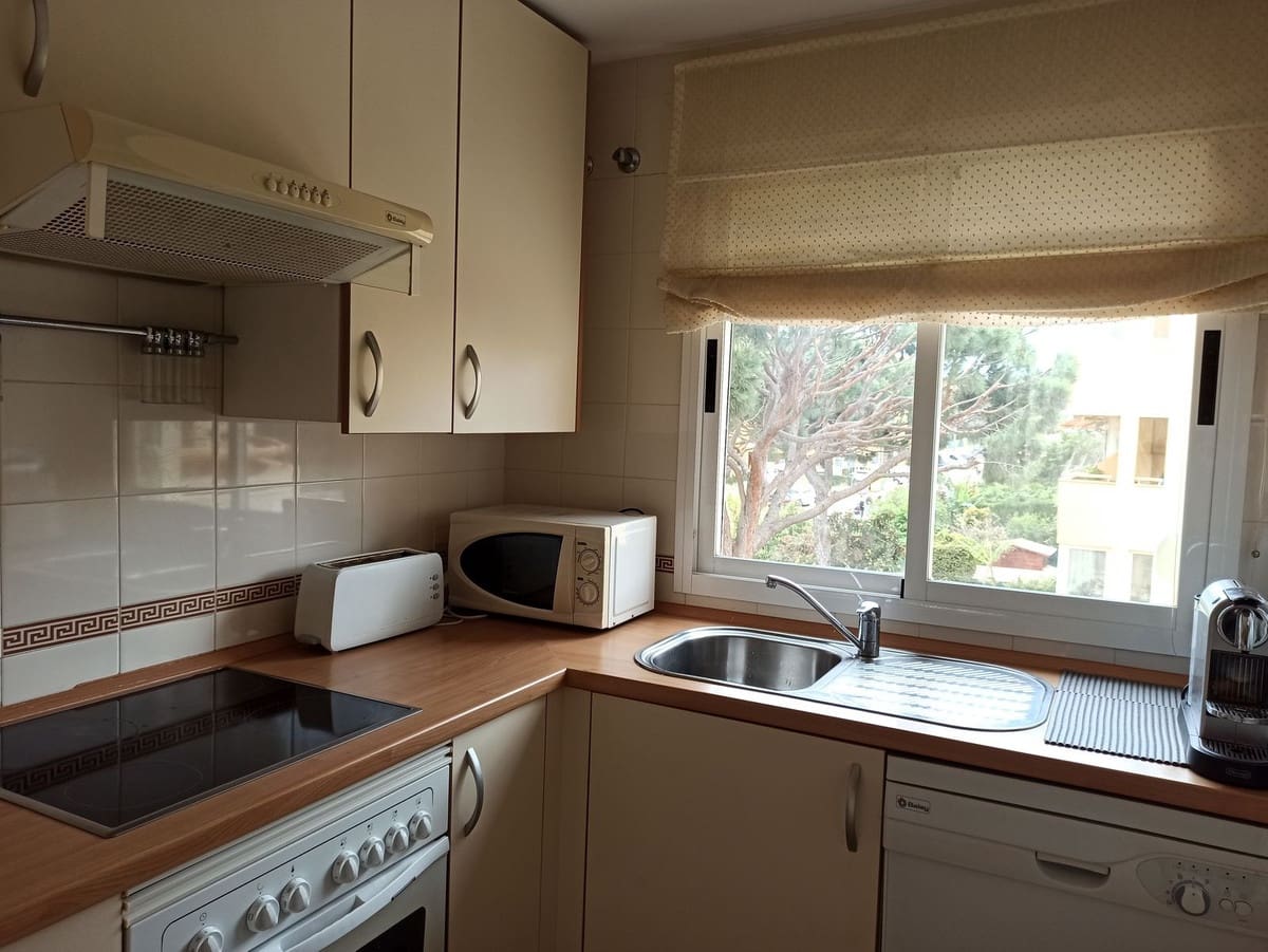 2 bedroom Apartment for sale in Calahonda with garage - € 305,000 (Ref: 9807437)