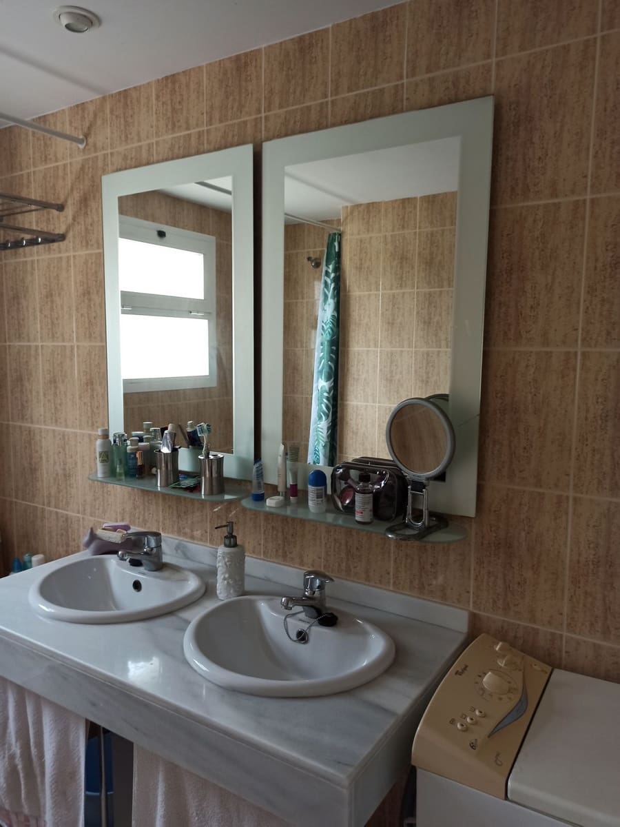 2 bedroom Apartment for sale in Calahonda with garage - € 305,000 (Ref: 9807437)