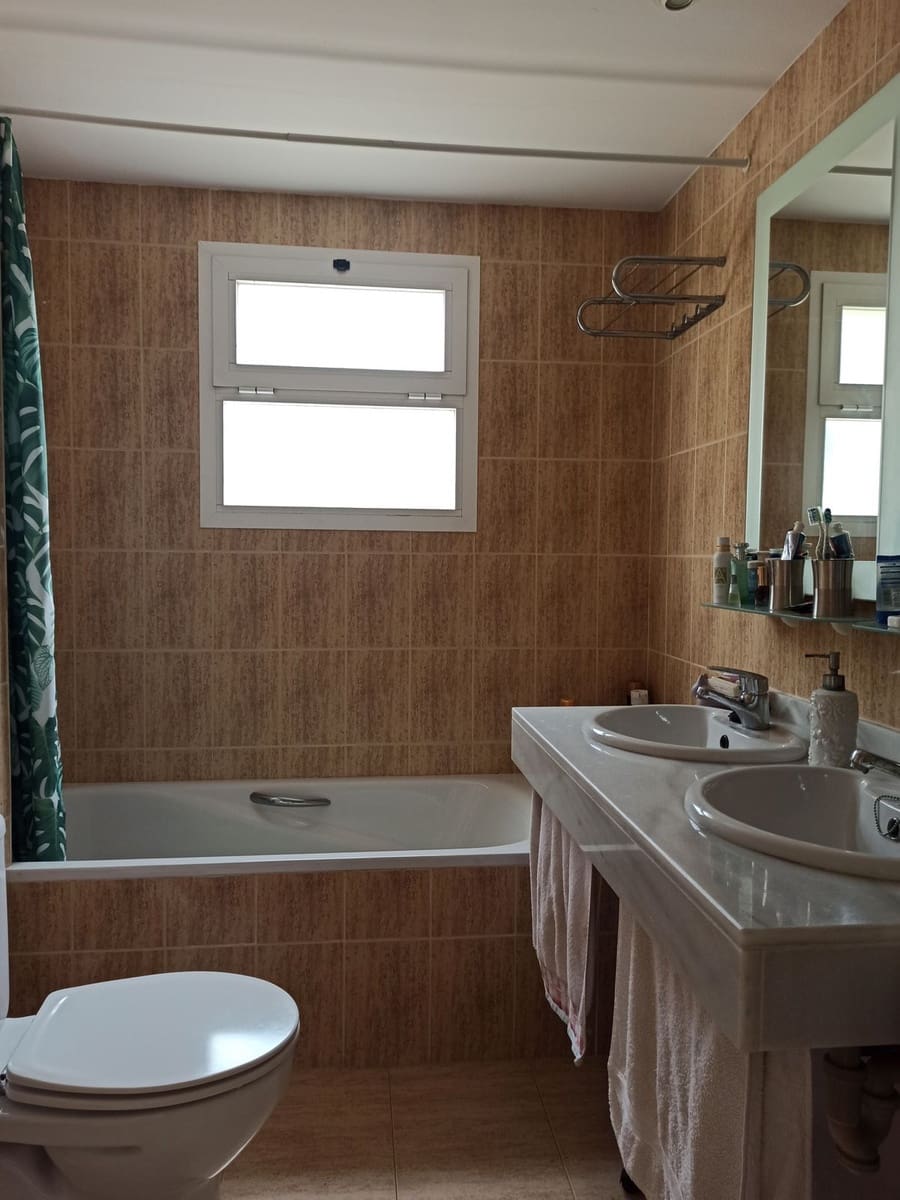 2 bedroom Apartment for sale in Calahonda with garage - € 305,000 (Ref: 9807437)