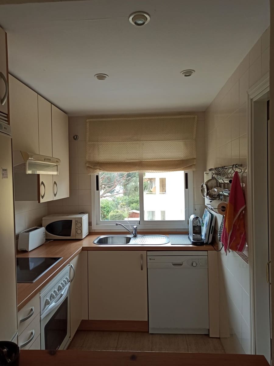 2 bedroom Apartment for sale in Calahonda with garage - € 305,000 (Ref: 9807437)