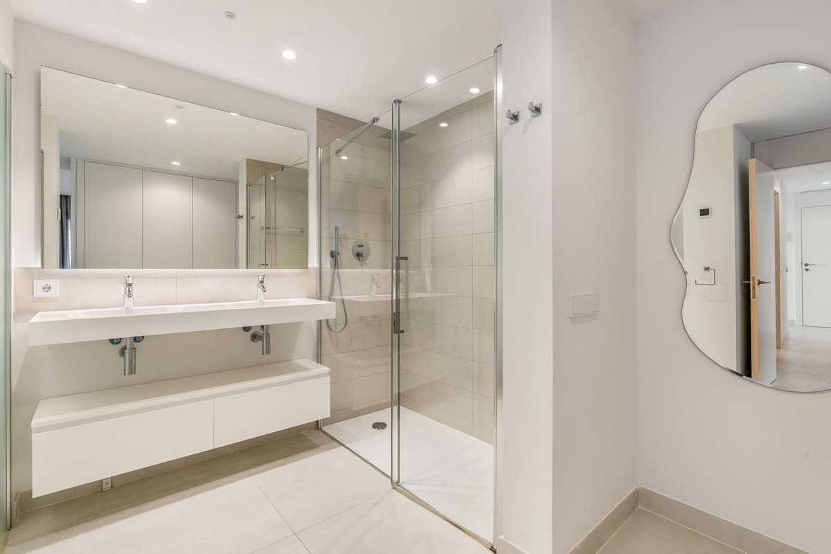 2 bedroom Apartment for sale in Fuengirola with garage - € 540,000 (Ref: 9810894)