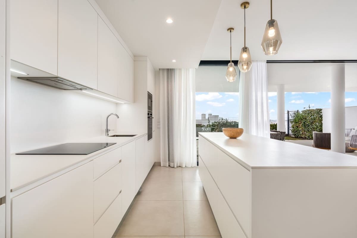 2 bedroom Apartment for sale in Fuengirola with garage - € 540,000 (Ref: 9810894)