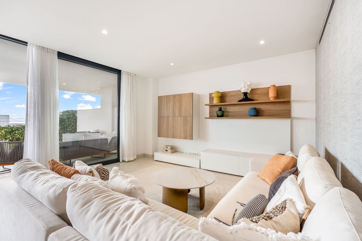 2 bedroom Apartment for sale in Fuengirola with garage - € 540,000 (Ref: 9810894)