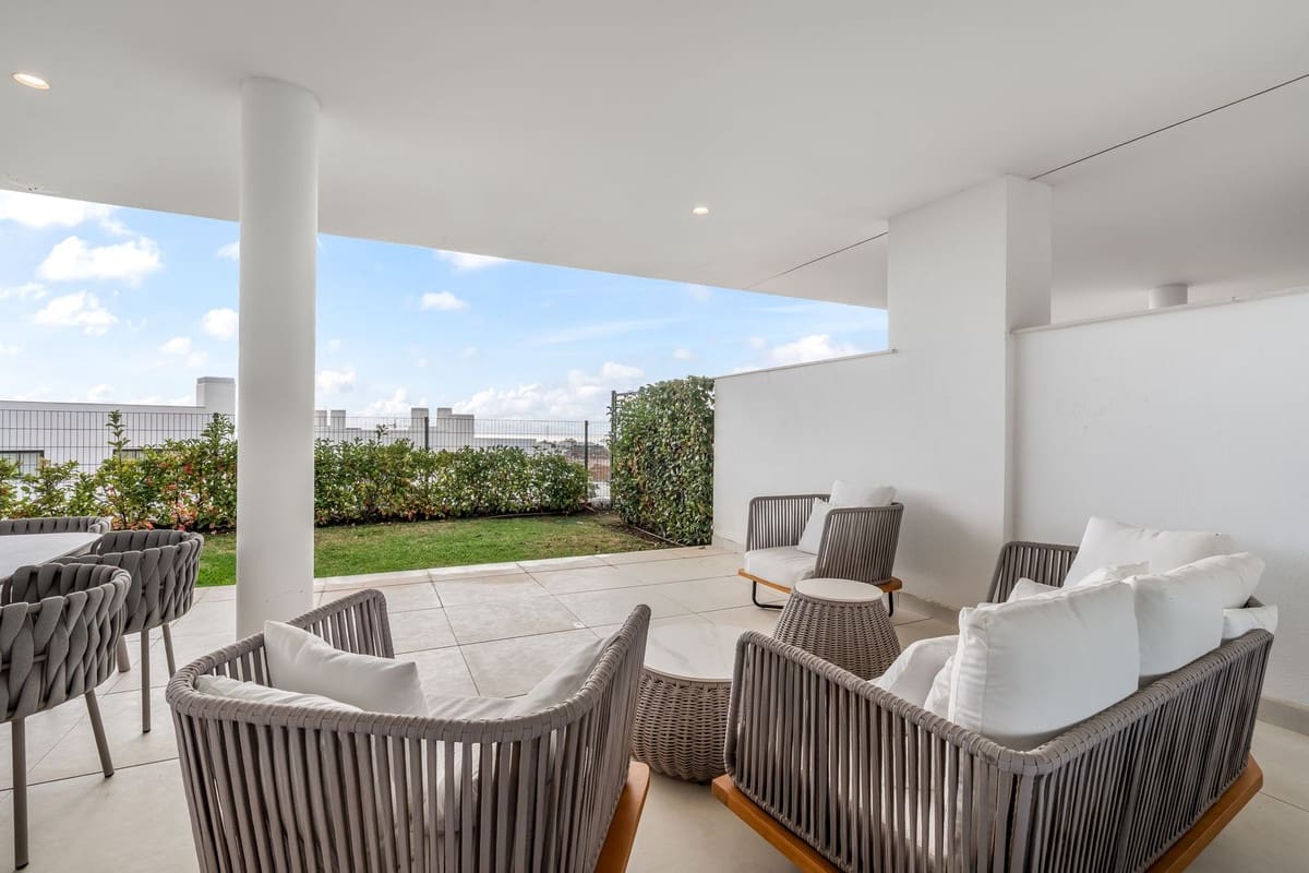 2 bedroom Apartment for sale in Fuengirola with garage - € 540,000 (Ref: 9810894)