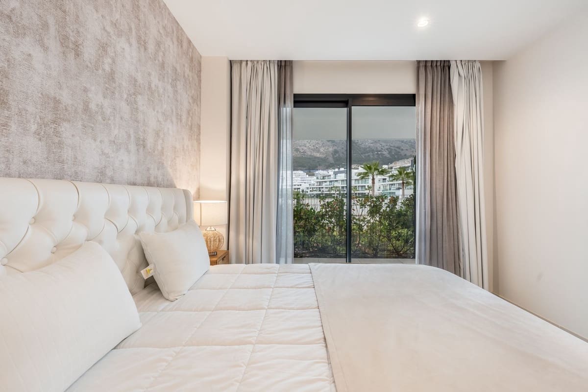 2 bedroom Apartment for sale in Fuengirola with garage - € 540,000 (Ref: 9810894)