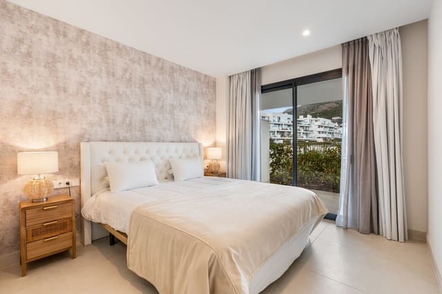 2 bedroom Apartment for sale in El Higuerón, Fuengirola with garage - € 540,000 (Ref: 9810894)