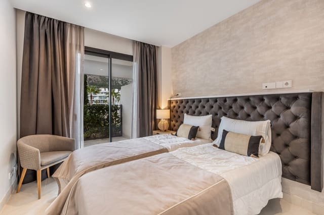 2 bedroom Apartment for sale in El Higuerón, Fuengirola with garage - € 540,000 (Ref: 9810894)