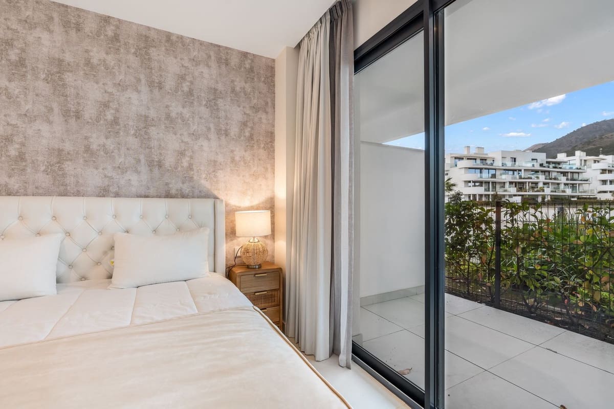2 bedroom Apartment for sale in Fuengirola with garage - € 540,000 (Ref: 9810894)