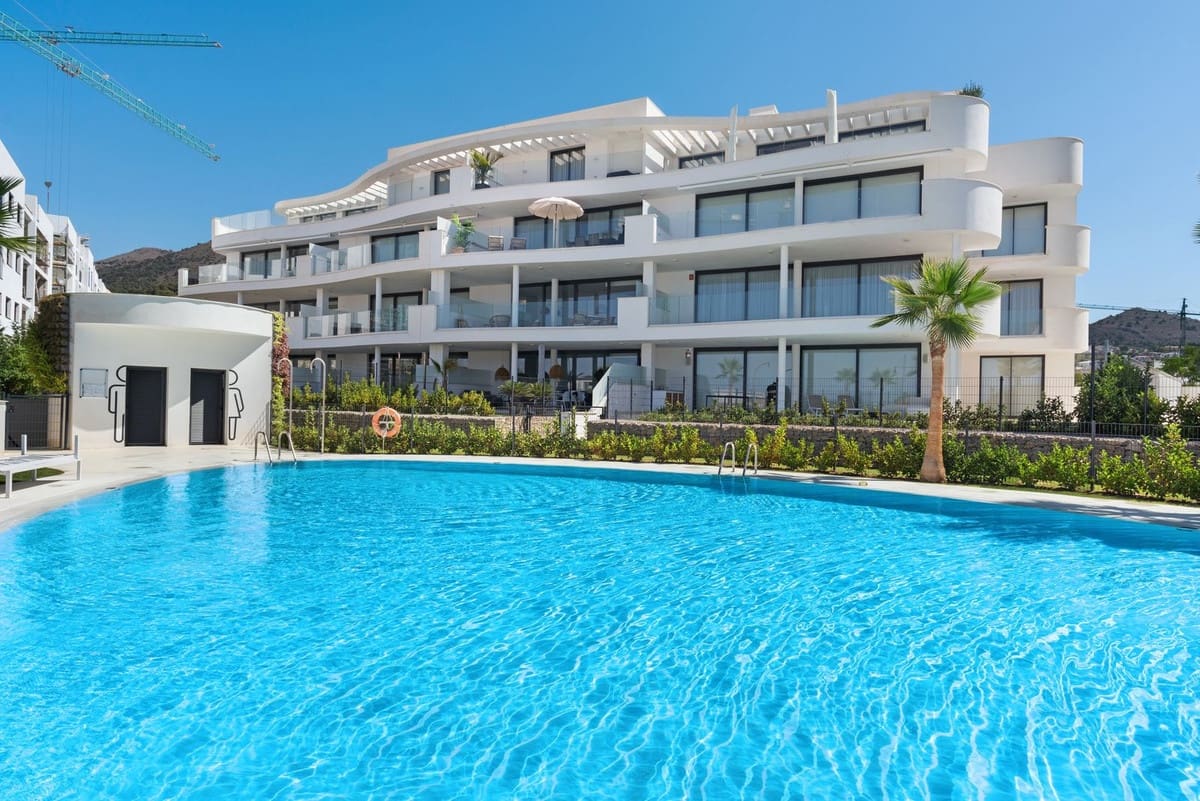 2 bedroom Apartment for sale in Fuengirola with garage - € 540,000 (Ref: 9810894)