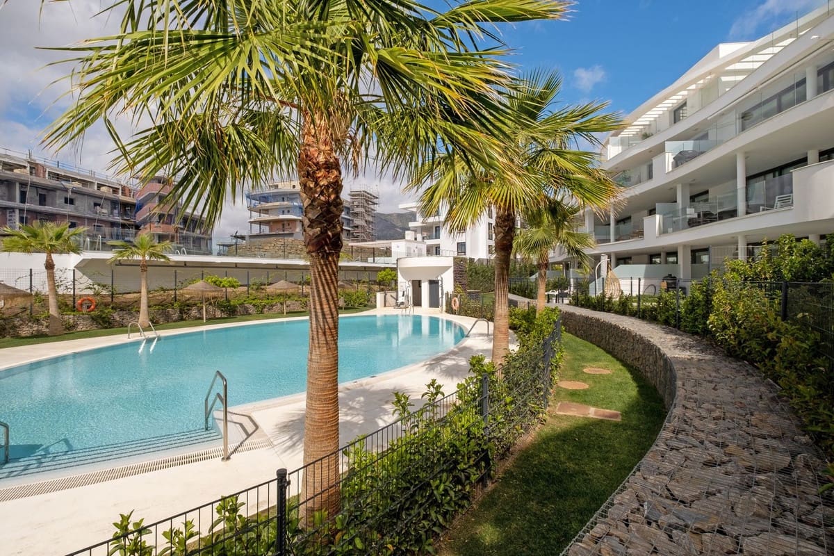 2 bedroom Apartment for sale in Fuengirola with garage - € 540,000 (Ref: 9810894)