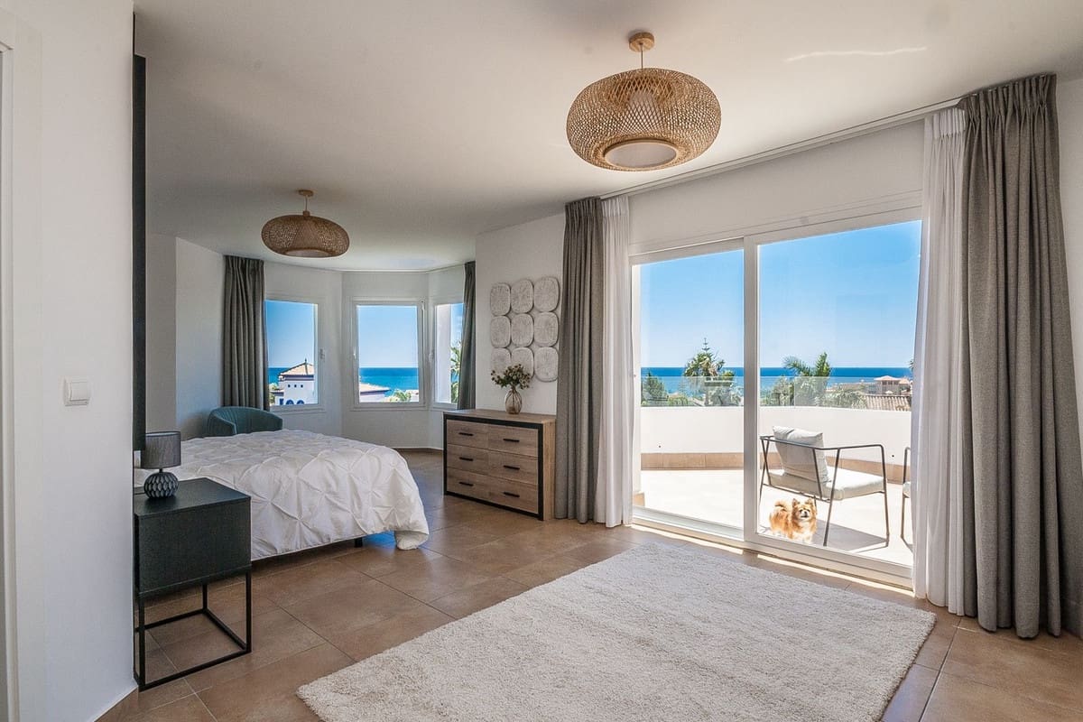 6 soveværelse Villa til salg i Estepona med garage - € 2.350.000 (Ref: 9810899)
