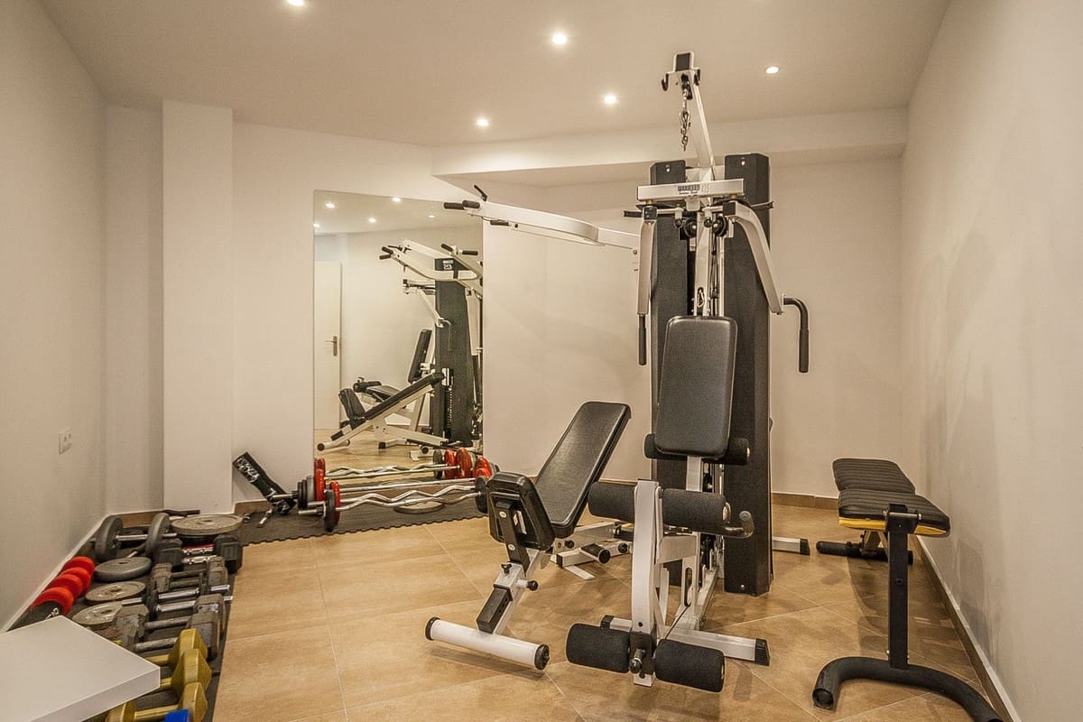 6 soveværelse Villa til salg i Estepona med garage - € 2.350.000 (Ref: 9810899)