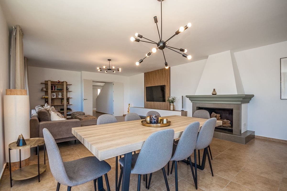 6 soveværelse Villa til salg i Estepona med garage - € 2.350.000 (Ref: 9810899)