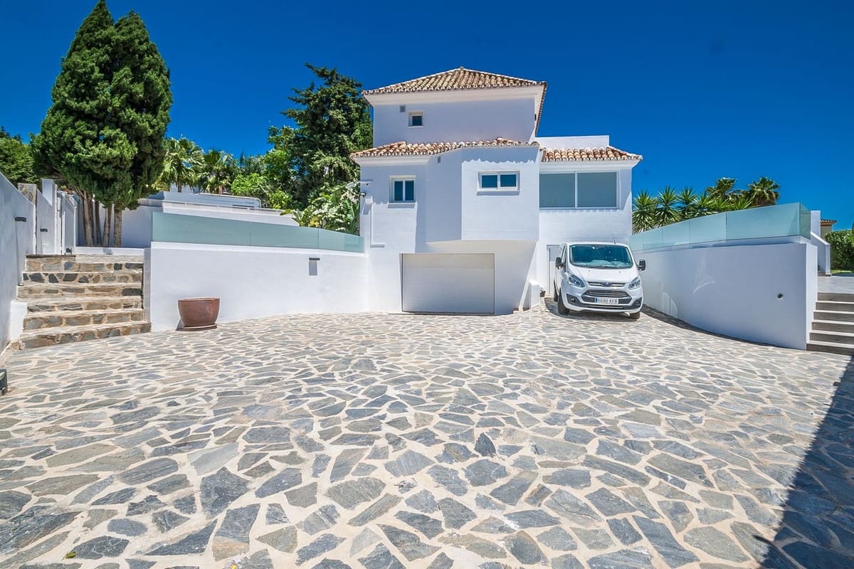 6 soveværelse Villa til salg i Estepona med garage - € 2.350.000 (Ref: 9810899)