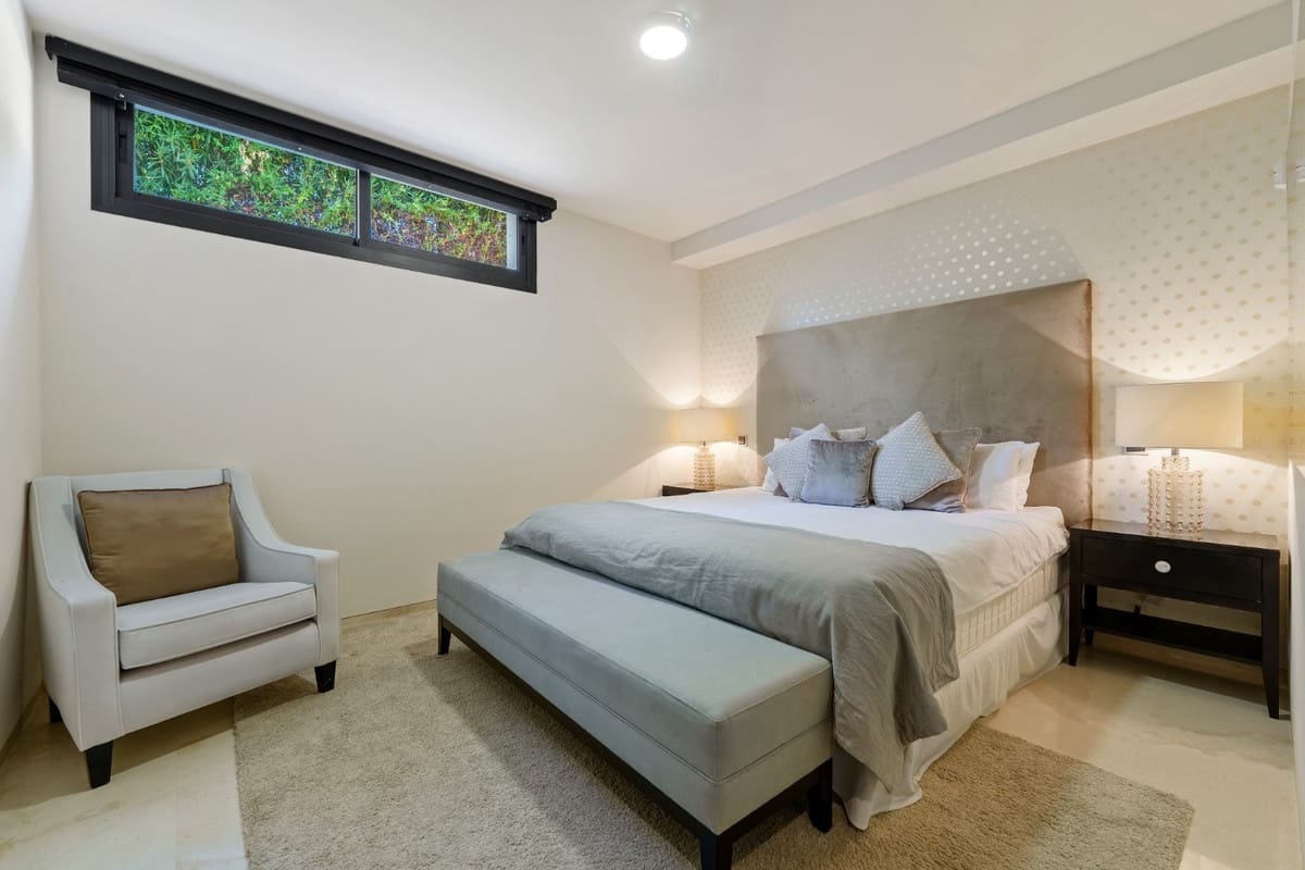 Chalet de 6 habitaciones en Nueva Andalucia en venta - 4.290.000 € (Ref: 9813612)