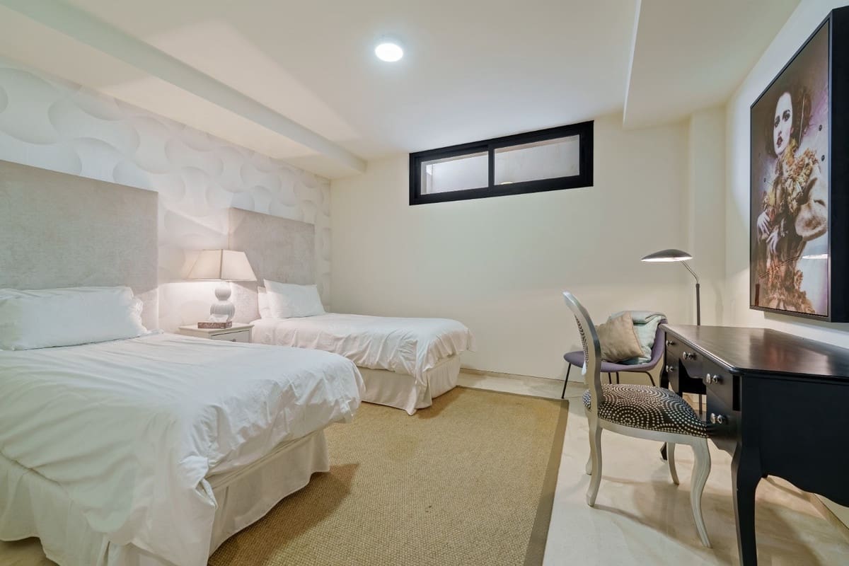 Chalet de 6 habitaciones en Nueva Andalucia en venta - 4.290.000 € (Ref: 9813612)