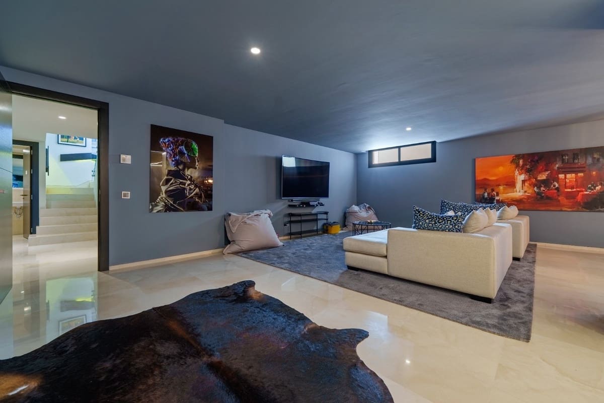 Chalet de 6 habitaciones en Nueva Andalucia en venta - 4.290.000 € (Ref: 9813612)