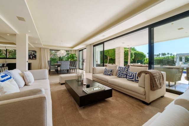 Chalet de 6 habitaciones en Puerto Banus, Marbella en venta - 4.290.000 € (Ref: 9813612)
