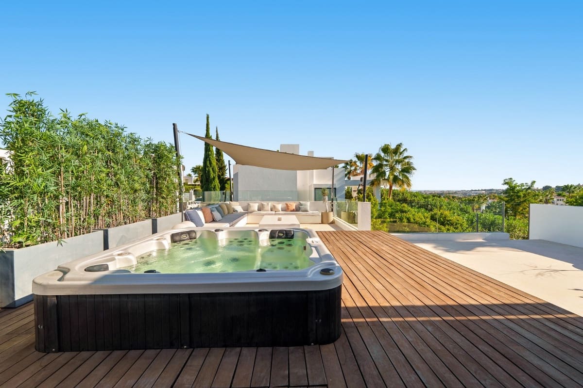 Chalet de 6 habitaciones en Nueva Andalucia en venta - 4.290.000 € (Ref: 9813612)