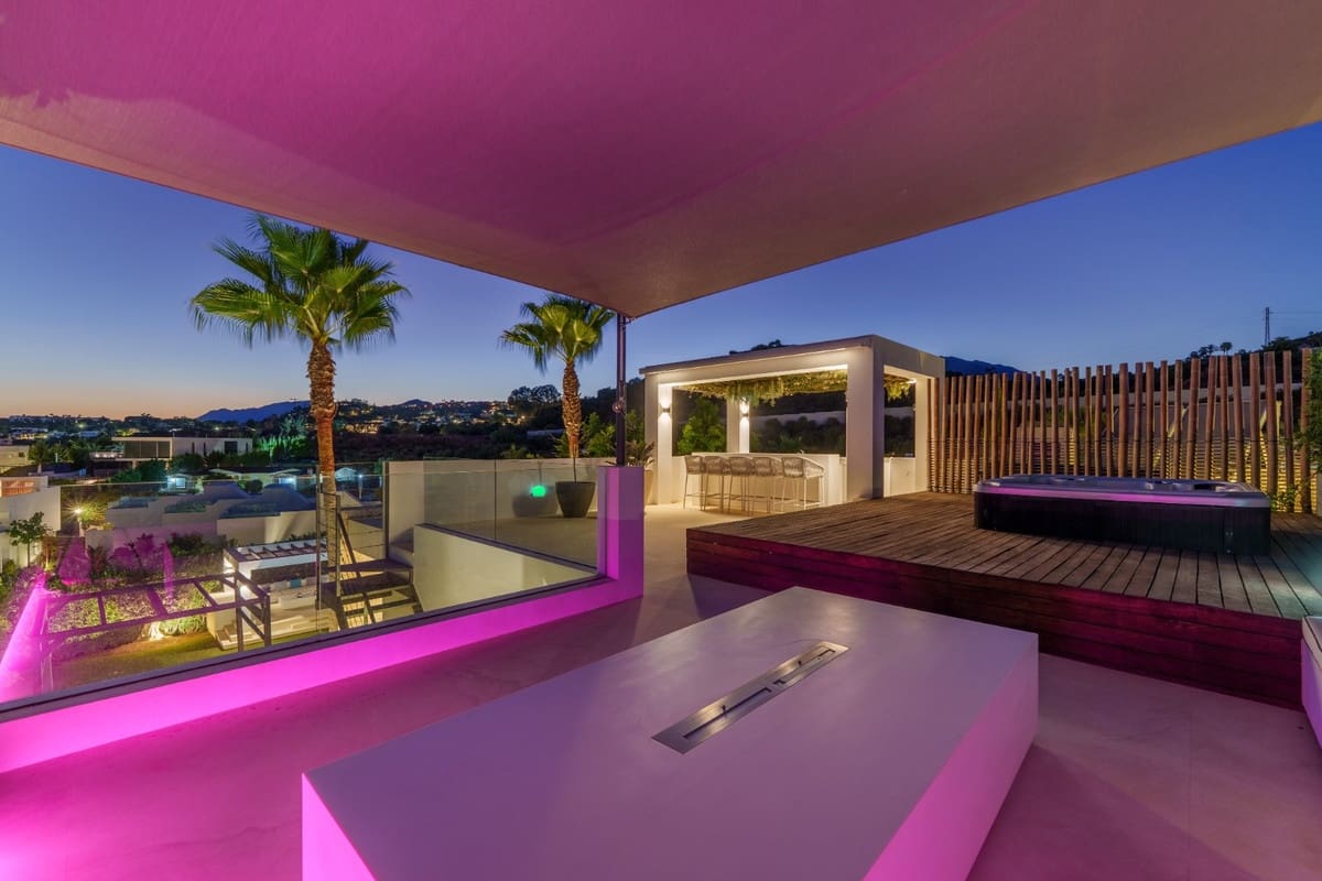 Chalet de 6 habitaciones en Nueva Andalucia en venta - 4.290.000 € (Ref: 9813612)