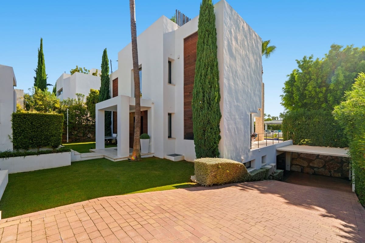 Chalet de 6 habitaciones en Nueva Andalucia en venta - 4.290.000 € (Ref: 9813612)